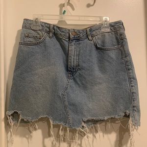 Cute jean skirt 4 pockets button and zip size large from forever 21